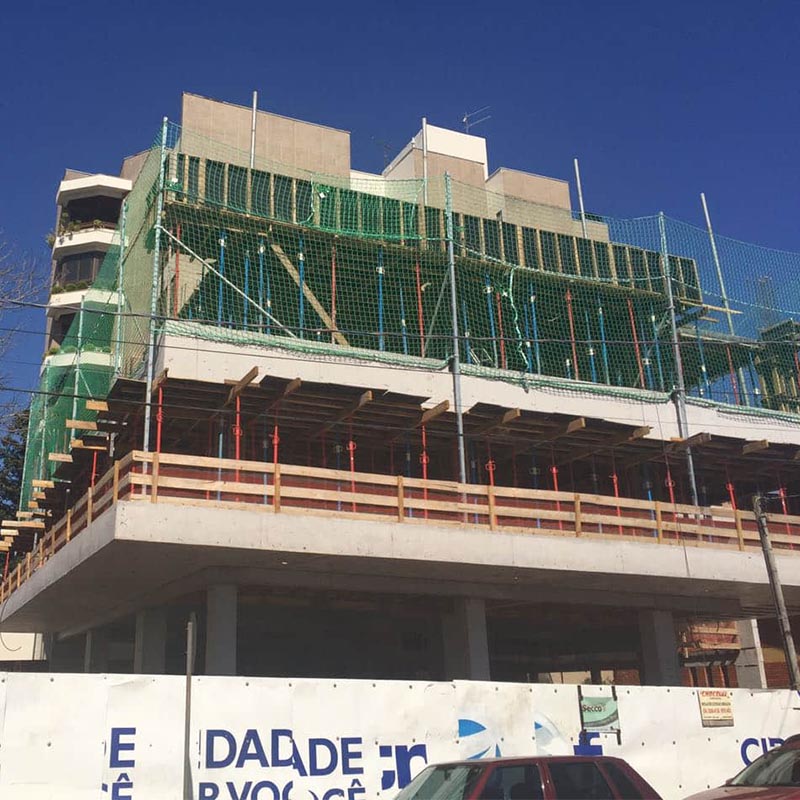 Safeguard Your Site: Construction Scaffolding Safety Nets